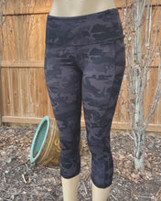 Load image into Gallery viewer, Capri Leggings - Camo