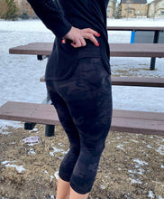 Load image into Gallery viewer, Capri Leggings - Camo