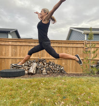 Load image into Gallery viewer, Capri Leggings - Camo
